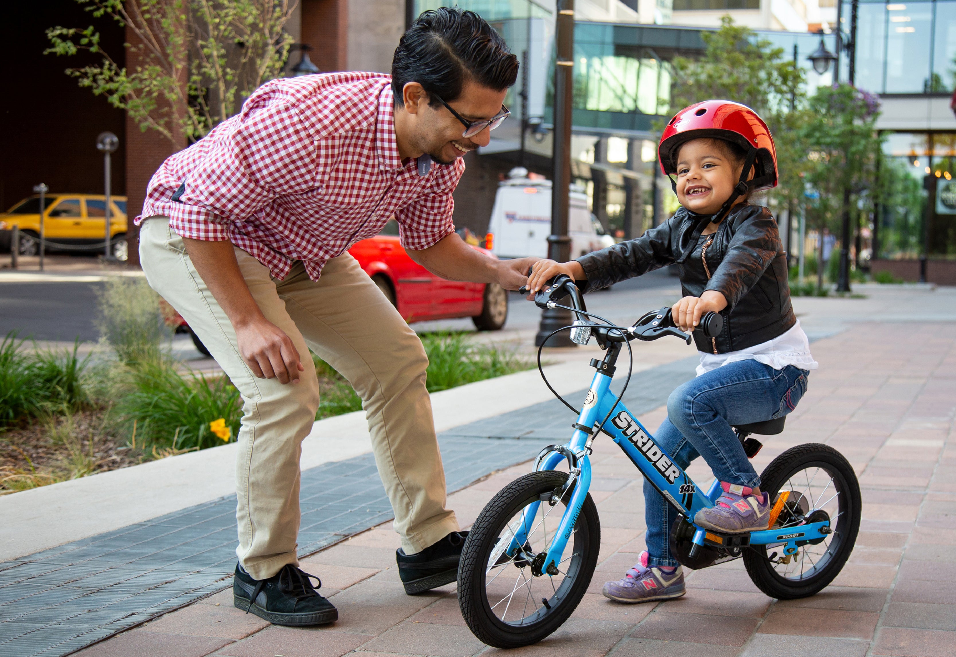 ¿Cómo enseñarle a tus hijos a manejar una Strider 14X con Pedales?